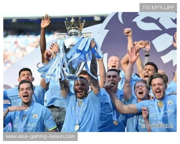 曼城中场连续小范围传导，最终创造致命机会