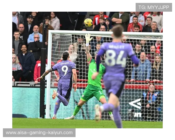 利物浦外线包夹压制强烈，努涅斯头球稍偏