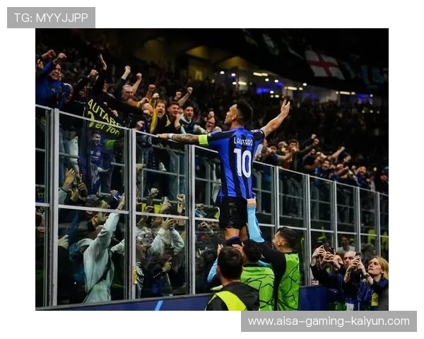 劳塔罗转身摆脱送出直塞,国际米兰连续形成破口 劳塔罗转身摆脱送出直塞,国际米兰连续形成破口